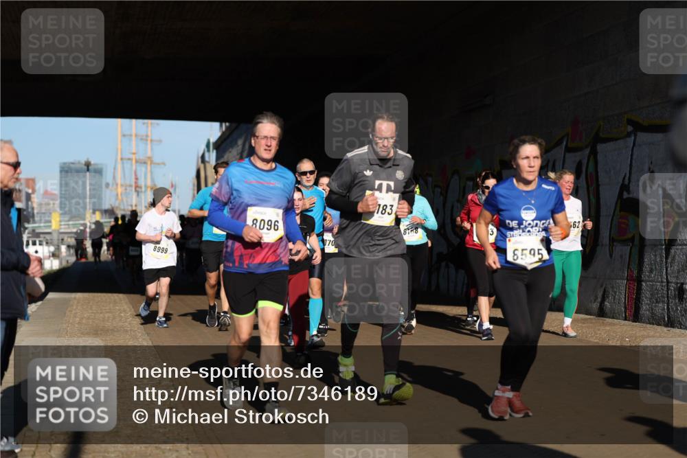 06.10.2024 - 19. swb-Marathon Bremen Michael Strokosch http://msf.ph/oto/7346189 06.10.2024 10:19:53 Laufen 8999, 8096, 170, 183, 81, 8, 3, 8595, 62 meine-sportfotos.de