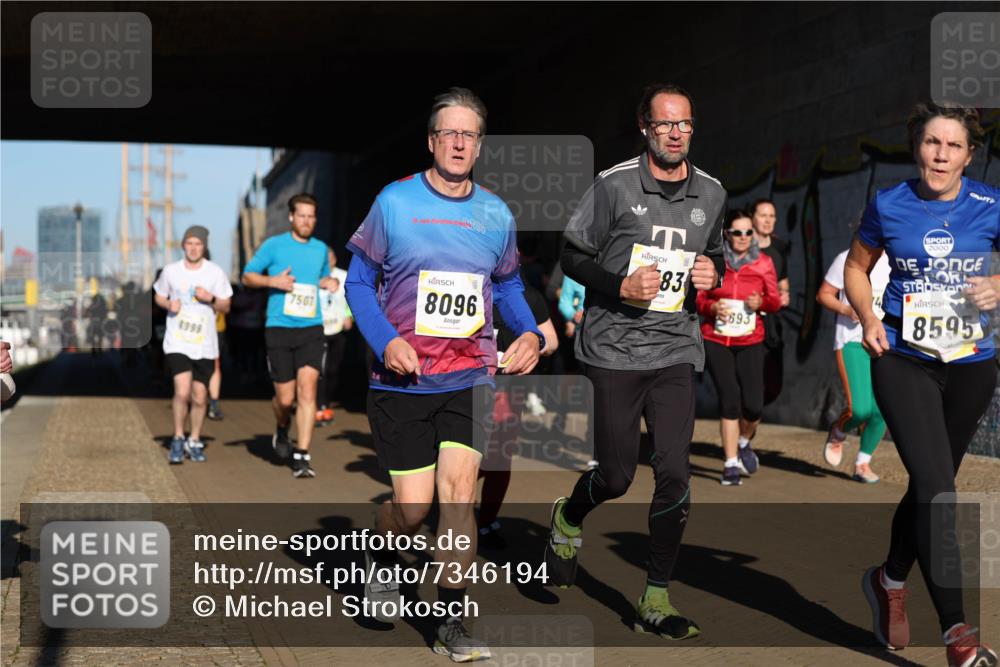 06.10.2024 - 19. swb-Marathon Bremen Michael Strokosch http://msf.ph/oto/7346194 06.10.2024 10:19:53 Laufen 19, 83, 693, 8999, 7507, 8096, 2000, 8595 meine-sportfotos.de