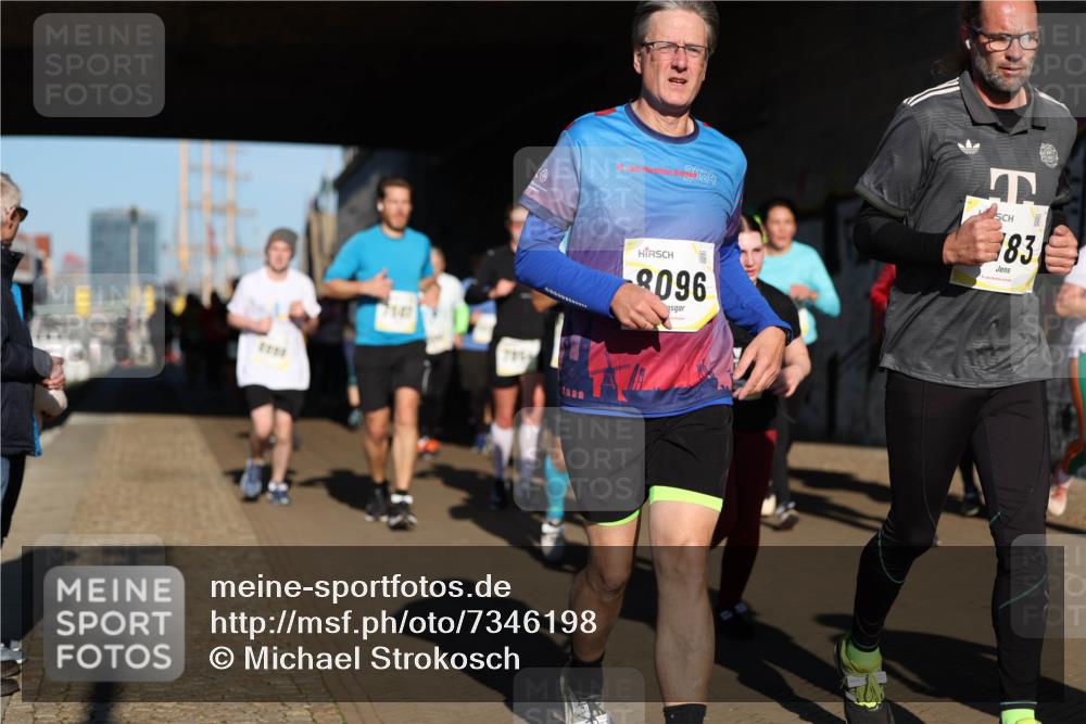 06.10.2024 - 19. swb-Marathon Bremen Michael Strokosch http://msf.ph/oto/7346198 06.10.2024 10:19:54 Laufen 7811, 13, 2024, 183, 9096 meine-sportfotos.de