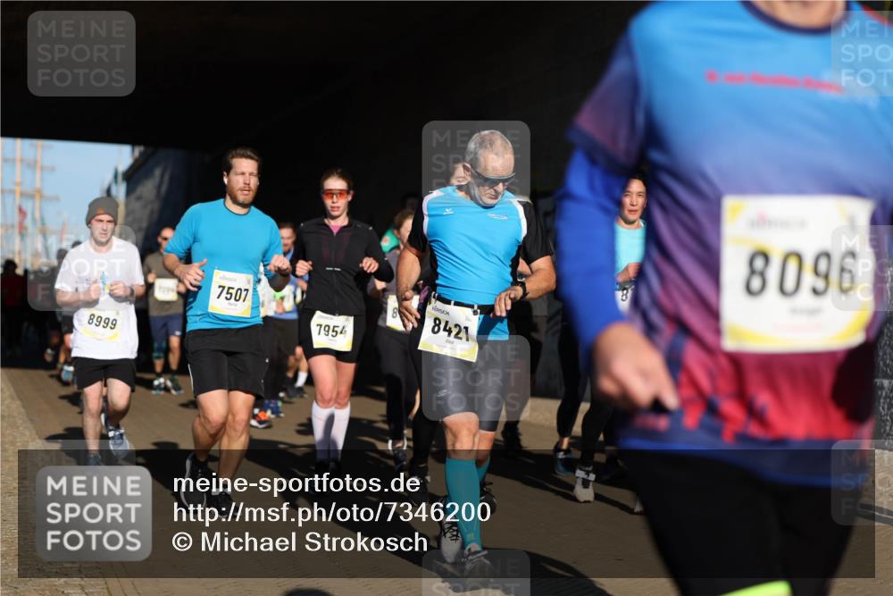 06.10.2024 - 19. swb-Marathon Bremen Michael Strokosch http://msf.ph/oto/7346200 06.10.2024 10:19:55 Laufen 8999, 7507, 7954, 8421, 8096 meine-sportfotos.de