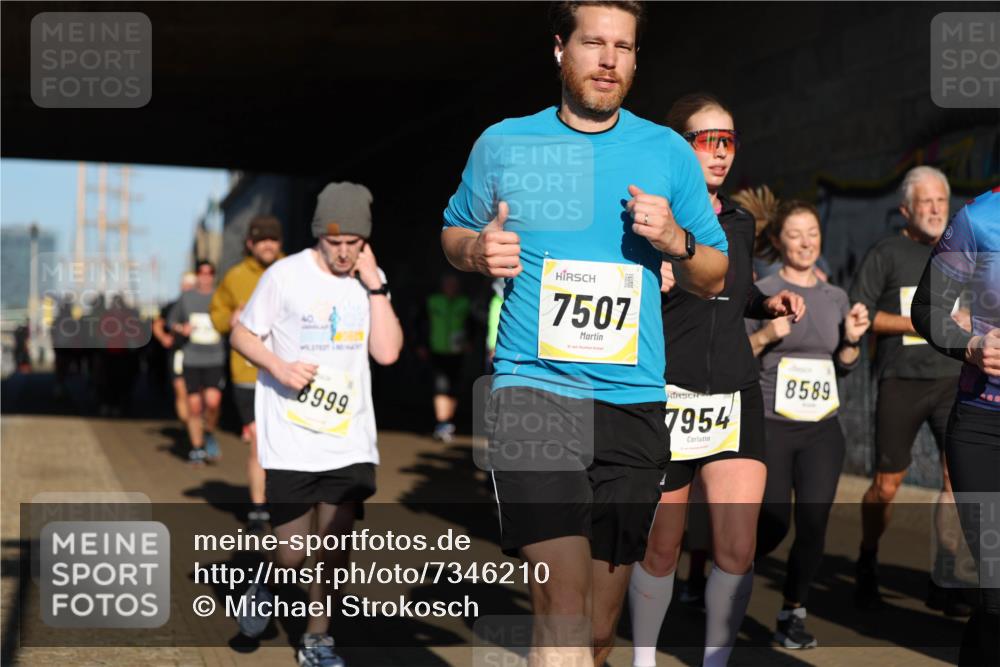 06.10.2024 - 19. swb-Marathon Bremen Michael Strokosch http://msf.ph/oto/7346210 06.10.2024 10:19:57 Laufen 6999, 7507, 7954, 8589 meine-sportfotos.de
