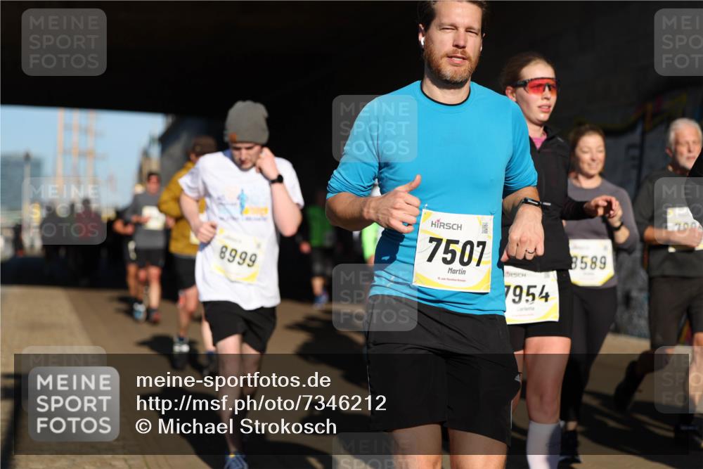 06.10.2024 - 19. swb-Marathon Bremen Michael Strokosch http://msf.ph/oto/7346212 06.10.2024 10:19:57 Laufen 8999, 7507, 7954, 8589, 700 meine-sportfotos.de