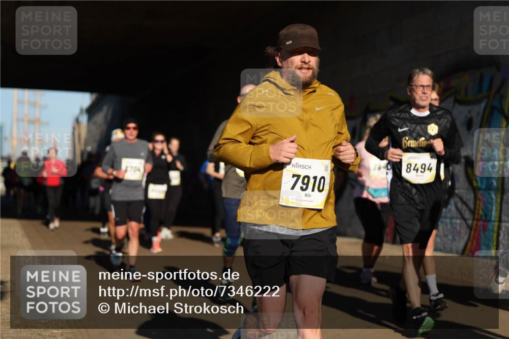 06.10.2024 - 19. swb-Marathon Bremen Michael Strokosch http://msf.ph/oto/7346222 06.10.2024 10:19:59 Laufen 8494, 7910 meine-sportfotos.de