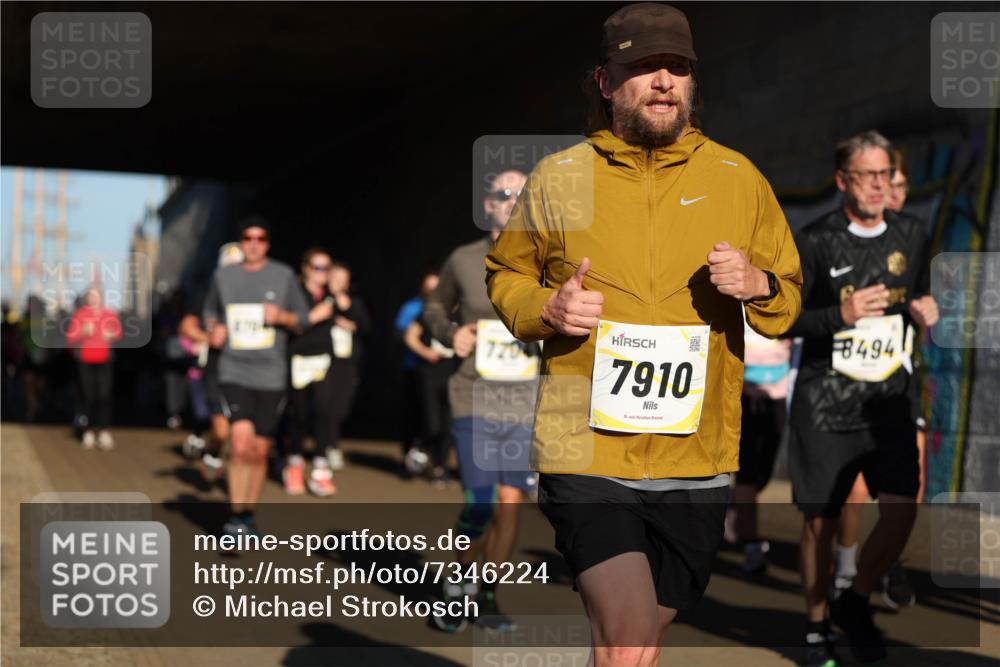 06.10.2024 - 19. swb-Marathon Bremen Michael Strokosch http://msf.ph/oto/7346224 06.10.2024 10:19:59 Laufen 7200, 7910, 15, 8494 meine-sportfotos.de