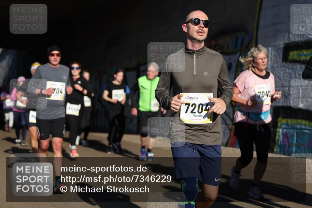 06.10.2024 - 19. swb-Marathon Bremen Michael Strokosch http://msf.ph/oto/7346229 06.10.2024 10:20:00 Laufen 04, 7204, 7042 meine-sportfotos.de
