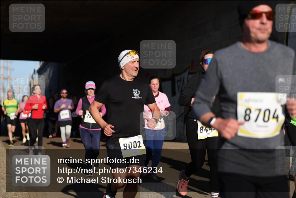 06.10.2024 - 19. swb-Marathon Bremen Michael Strokosch http://msf.ph/oto/7346234 06.10.2024 10:20:02 Laufen 79, 9002, 844, 8704 meine-sportfotos.de