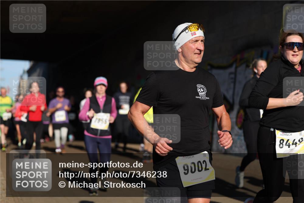 06.10.2024 - 19. swb-Marathon Bremen Michael Strokosch http://msf.ph/oto/7346238 06.10.2024 10:20:03 Laufen 1956, 8, 9002, 8449 meine-sportfotos.de