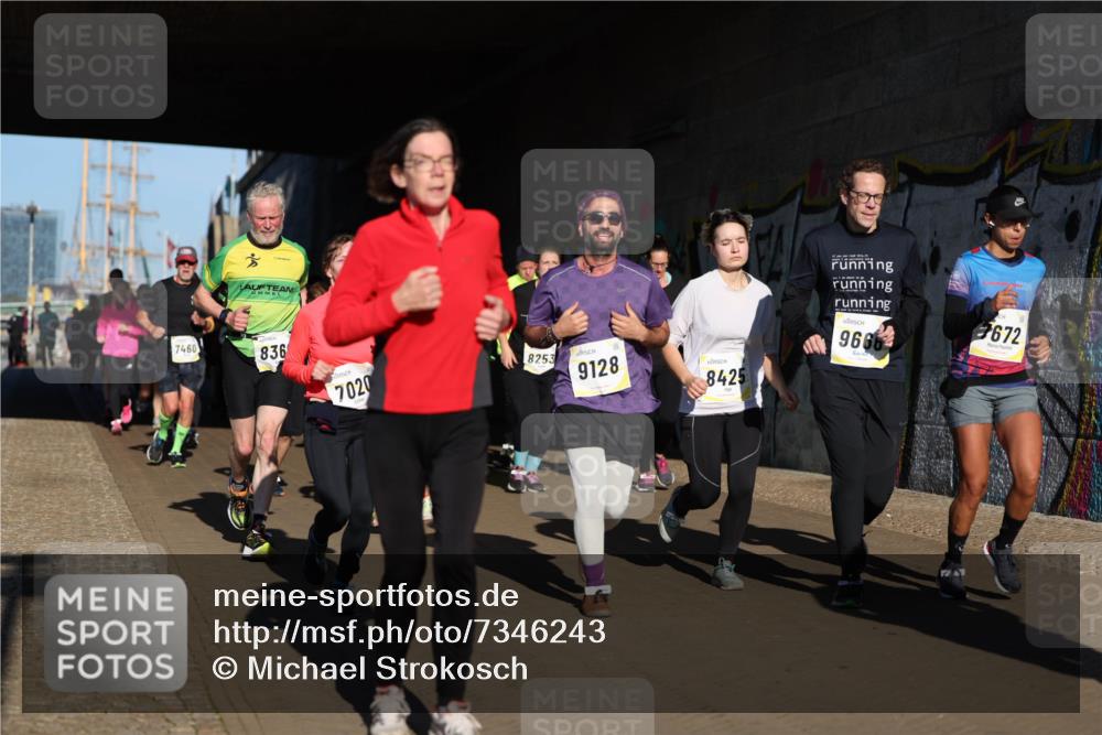 06.10.2024 - 19. swb-Marathon Bremen Michael Strokosch http://msf.ph/oto/7346243 06.10.2024 10:20:06 Laufen 7460, 836, 7020, 8253, 9128, 8425, 9666, 7672 meine-sportfotos.de