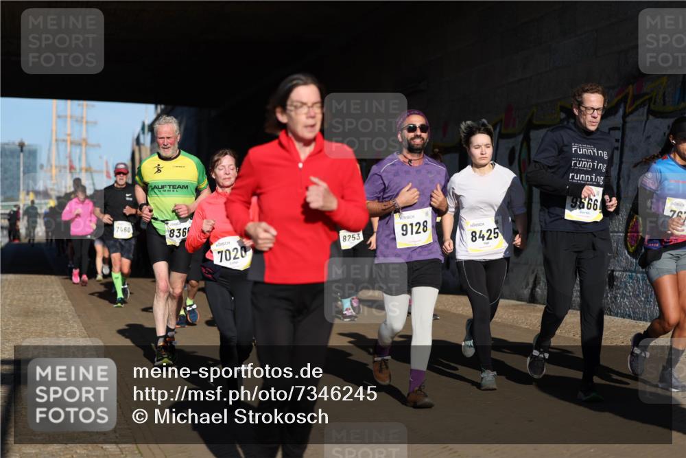 06.10.2024 - 19. swb-Marathon Bremen Michael Strokosch http://msf.ph/oto/7346245 06.10.2024 10:20:06 Laufen 7020, 8253, 9128, 8425, 9566, 76, 7460, 836 meine-sportfotos.de