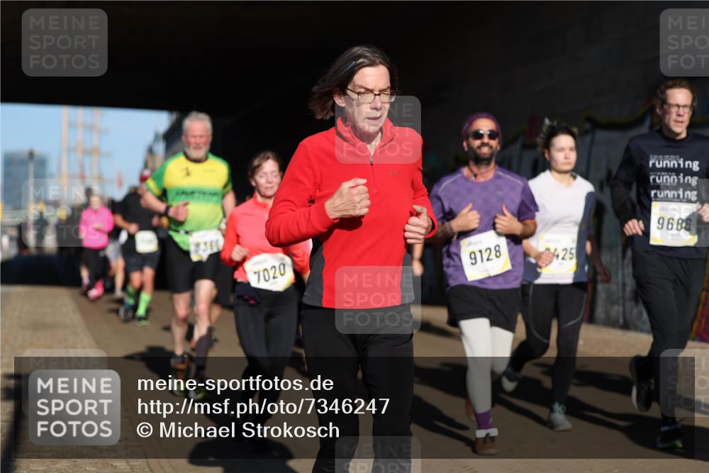 06.10.2024 - 19. swb-Marathon Bremen Michael Strokosch http://msf.ph/oto/7346247 06.10.2024 10:20:07 Laufen 7020, 9128, 425, 9686 meine-sportfotos.de