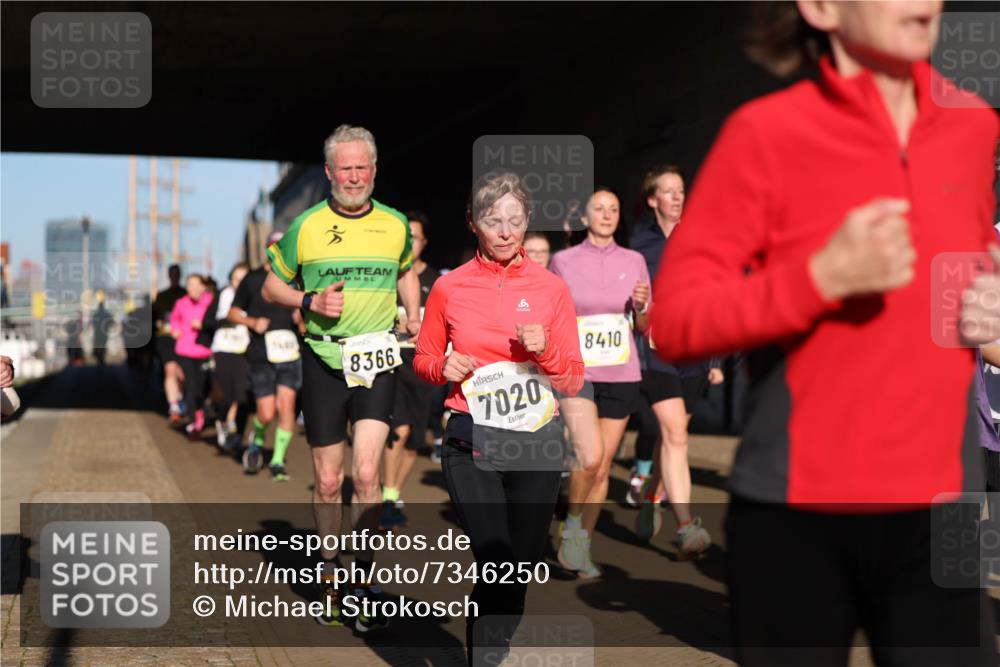 06.10.2024 - 19. swb-Marathon Bremen Michael Strokosch http://msf.ph/oto/7346250 06.10.2024 10:20:07 Laufen 8366, 7020, 8410 meine-sportfotos.de