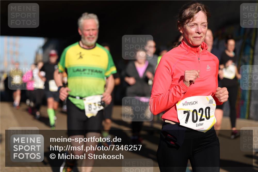 06.10.2024 - 19. swb-Marathon Bremen Michael Strokosch http://msf.ph/oto/7346257 06.10.2024 10:20:08 Laufen 8369, 7020 meine-sportfotos.de