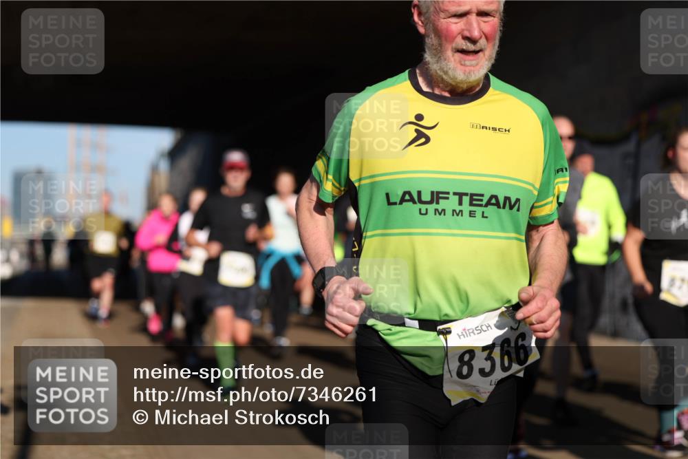 06.10.2024 - 19. swb-Marathon Bremen Michael Strokosch http://msf.ph/oto/7346261 06.10.2024 10:20:09 Laufen 8366 meine-sportfotos.de