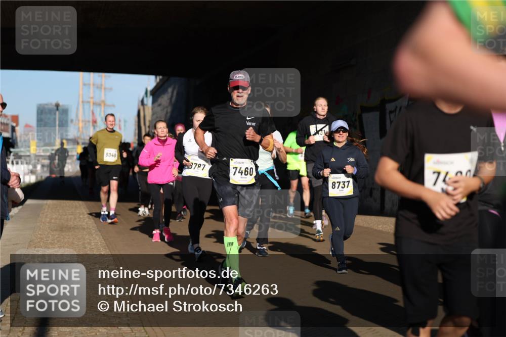 06.10.2024 - 19. swb-Marathon Bremen Michael Strokosch http://msf.ph/oto/7346263 06.10.2024 10:20:10 Laufen 9049, 8787, 431, 7460, 8737, 75, 7420 meine-sportfotos.de