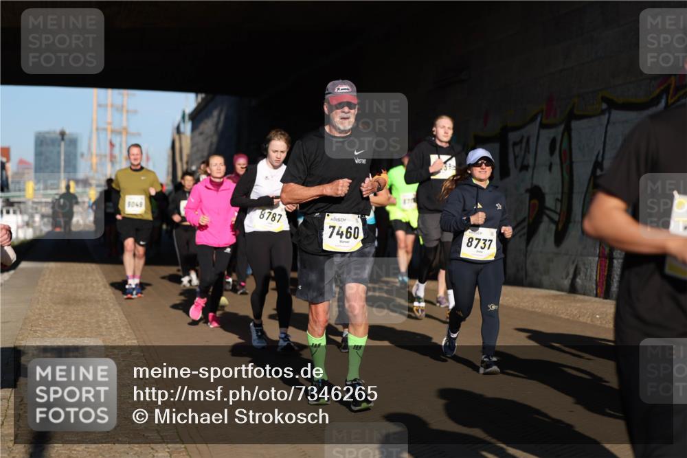 06.10.2024 - 19. swb-Marathon Bremen Michael Strokosch http://msf.ph/oto/7346265 06.10.2024 10:20:10 Laufen 9049, 8787, 7460, 8737 meine-sportfotos.de