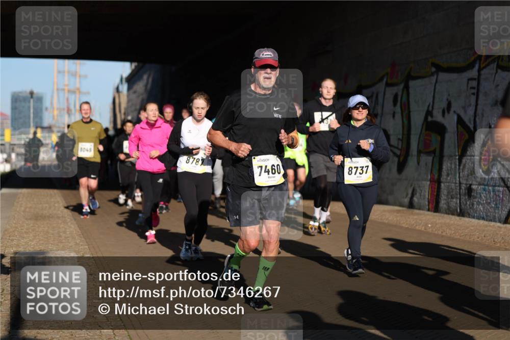 06.10.2024 - 19. swb-Marathon Bremen Michael Strokosch http://msf.ph/oto/7346267 06.10.2024 10:20:10 Laufen 3049, 8787, 7460, 8737 meine-sportfotos.de