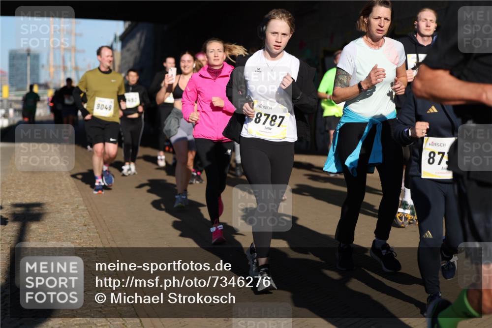 06.10.2024 - 19. swb-Marathon Bremen Michael Strokosch http://msf.ph/oto/7346276 06.10.2024 10:20:12 Laufen 9049, 8787, 87 meine-sportfotos.de