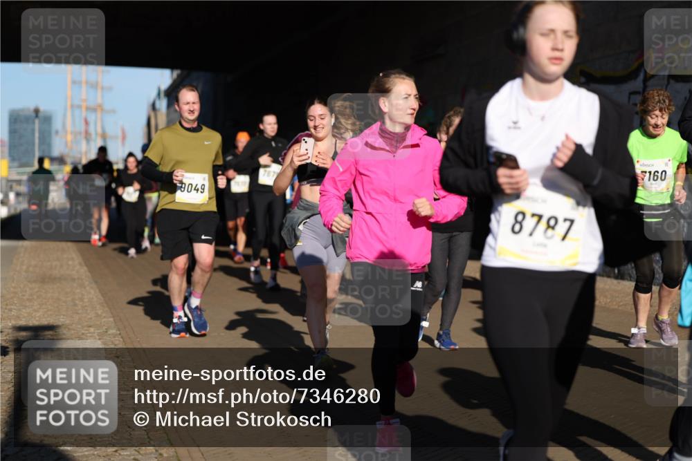 06.10.2024 - 19. swb-Marathon Bremen Michael Strokosch http://msf.ph/oto/7346280 06.10.2024 10:20:12 Laufen 7671, 9049, 8787, 160 meine-sportfotos.de