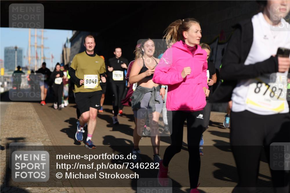 06.10.2024 - 19. swb-Marathon Bremen Michael Strokosch http://msf.ph/oto/7346282 06.10.2024 10:20:13 Laufen 9049, 7679, 8787 meine-sportfotos.de