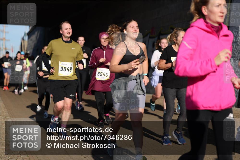 06.10.2024 - 19. swb-Marathon Bremen Michael Strokosch http://msf.ph/oto/7346286 06.10.2024 10:20:13 Laufen 9049, 8545 meine-sportfotos.de