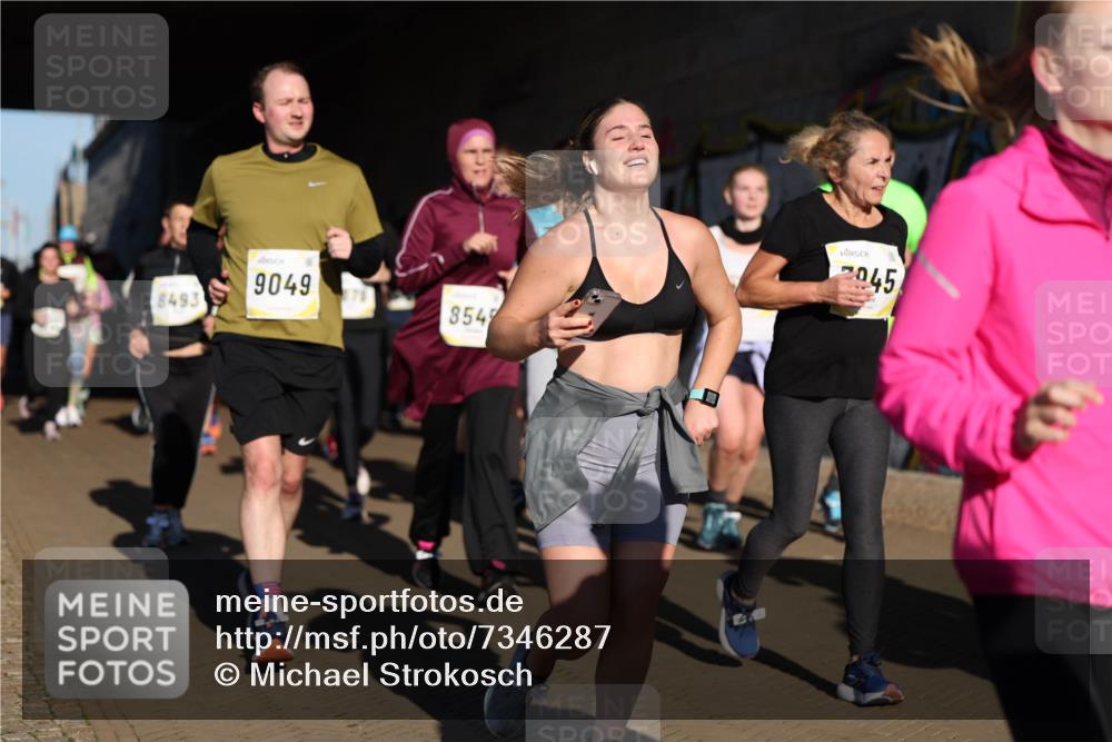 06.10.2024 - 19. swb-Marathon Bremen Michael Strokosch http://msf.ph/oto/7346287 06.10.2024 10:20:14 Laufen 9049, 8493, 854, 2045 meine-sportfotos.de