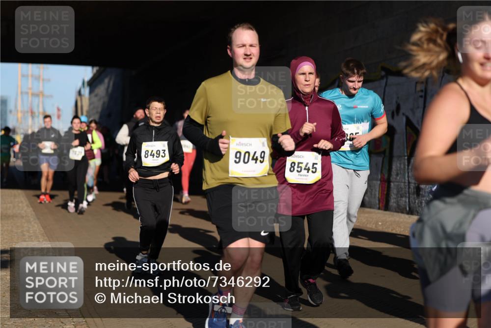 06.10.2024 - 19. swb-Marathon Bremen Michael Strokosch http://msf.ph/oto/7346292 06.10.2024 10:20:14 Laufen 8493, 9049, 8545 meine-sportfotos.de