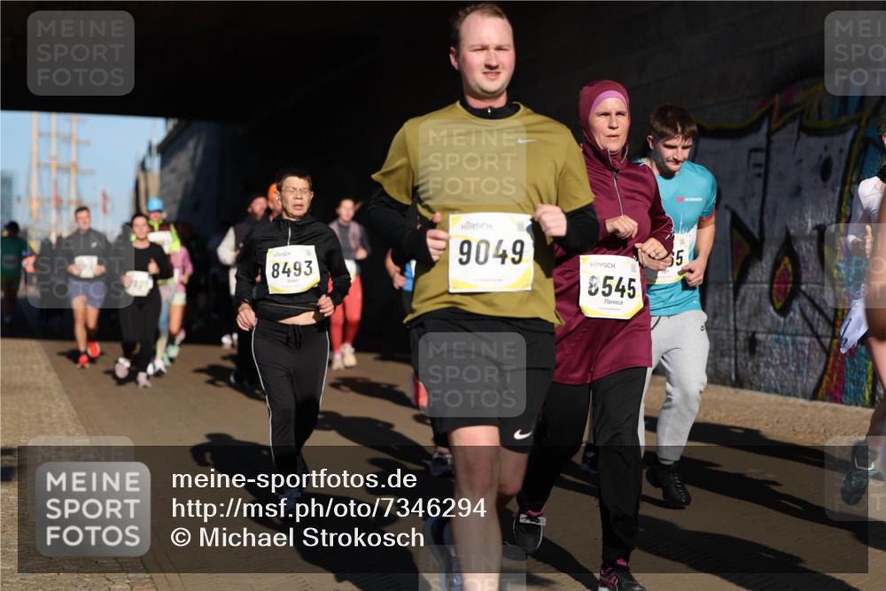 06.10.2024 - 19. swb-Marathon Bremen Michael Strokosch http://msf.ph/oto/7346294 06.10.2024 10:20:14 Laufen 8493, 9049, 8545, 65 meine-sportfotos.de