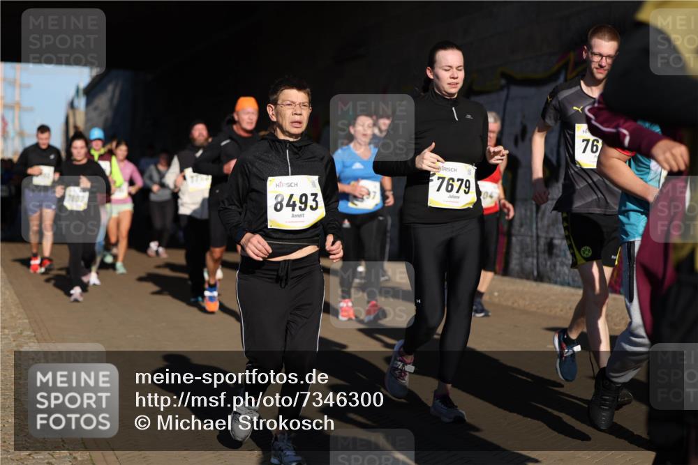 06.10.2024 - 19. swb-Marathon Bremen Michael Strokosch http://msf.ph/oto/7346300 06.10.2024 10:20:15 Laufen 7807, 8493, 7679, 76 meine-sportfotos.de
