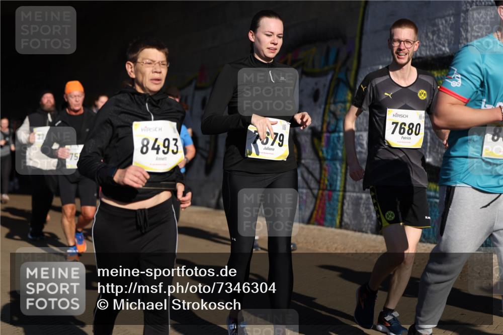 06.10.2024 - 19. swb-Marathon Bremen Michael Strokosch http://msf.ph/oto/7346304 06.10.2024 10:20:16 Laufen 75, 8493, 579, 7680 meine-sportfotos.de