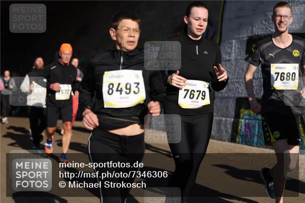 06.10.2024 - 19. swb-Marathon Bremen Michael Strokosch http://msf.ph/oto/7346306 06.10.2024 10:20:16 Laufen 573, 8493, 7679, 7680 meine-sportfotos.de