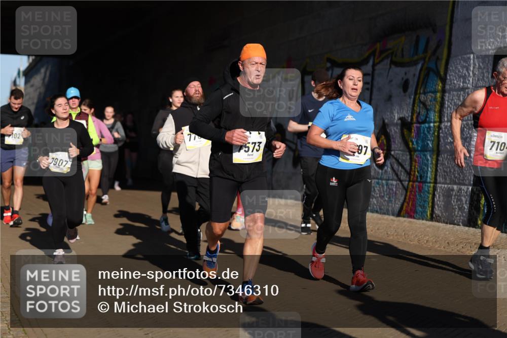 06.10.2024 - 19. swb-Marathon Bremen Michael Strokosch http://msf.ph/oto/7346310 06.10.2024 10:20:17 Laufen 102, 1907, 7573, 97, 710 meine-sportfotos.de
