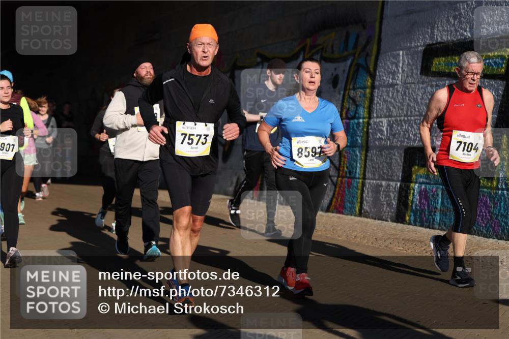 06.10.2024 - 19. swb-Marathon Bremen Michael Strokosch http://msf.ph/oto/7346312 06.10.2024 10:20:17 Laufen 907, 7573, 8597, 7104 meine-sportfotos.de