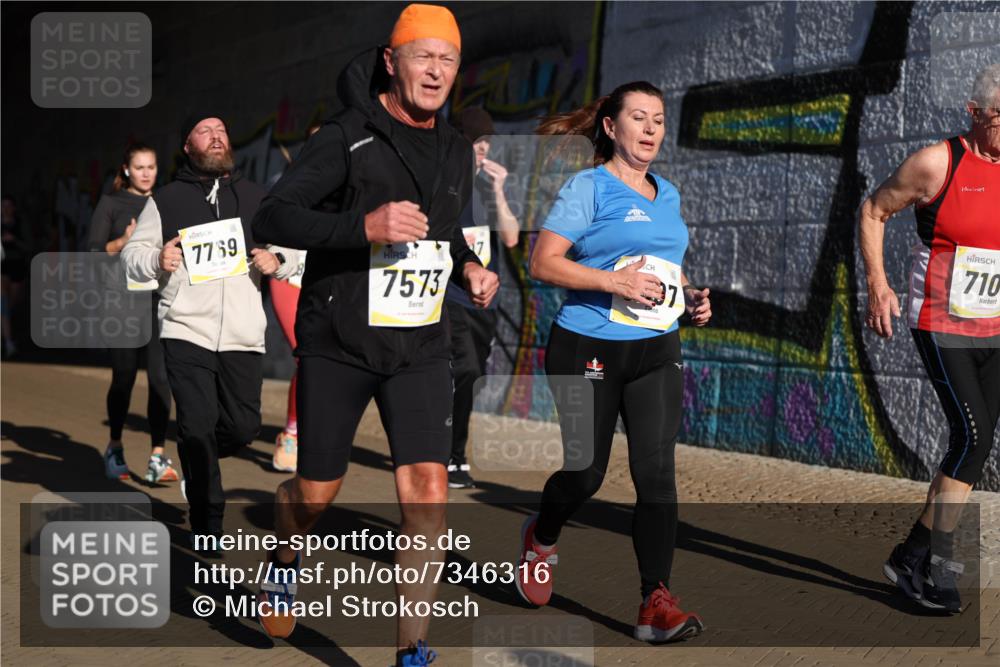06.10.2024 - 19. swb-Marathon Bremen Michael Strokosch http://msf.ph/oto/7346316 06.10.2024 10:20:18 Laufen 7769, 7573, 710 meine-sportfotos.de