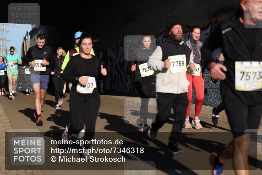 06.10.2024 - 19. swb-Marathon Bremen Michael Strokosch http://msf.ph/oto/7346318 06.10.2024 10:20:18 Laufen 074, 8588, 772, 710, 7769, 763, 1, 07, 7573 meine-sportfotos.de