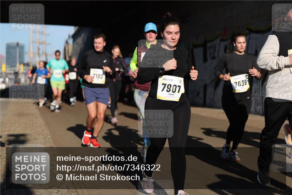 06.10.2024 - 19. swb-Marathon Bremen Michael Strokosch http://msf.ph/oto/7346322 06.10.2024 10:20:19 Laufen 7102, 7907, 7639 meine-sportfotos.de
