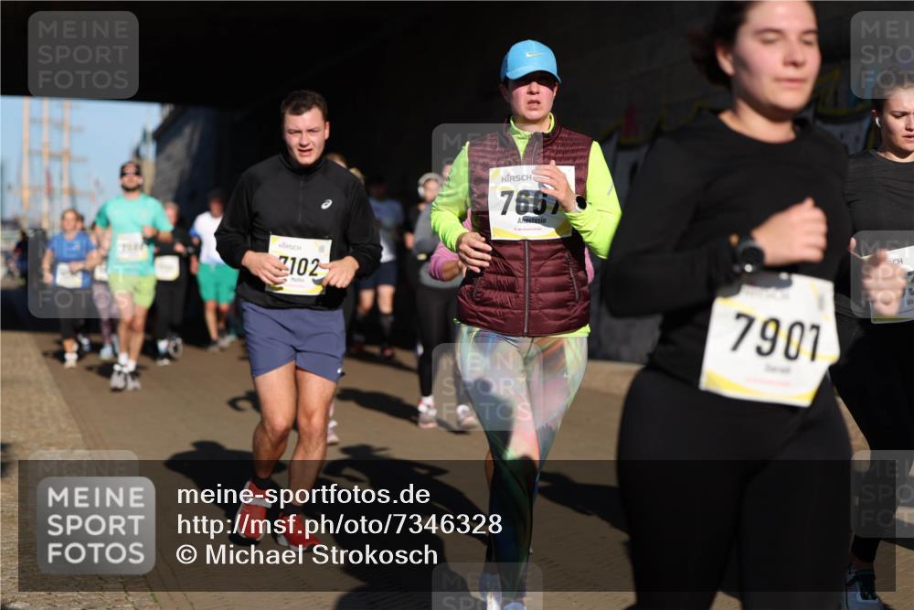 06.10.2024 - 19. swb-Marathon Bremen Michael Strokosch http://msf.ph/oto/7346328 06.10.2024 10:20:20 Laufen 102, 7667, 7901 meine-sportfotos.de
