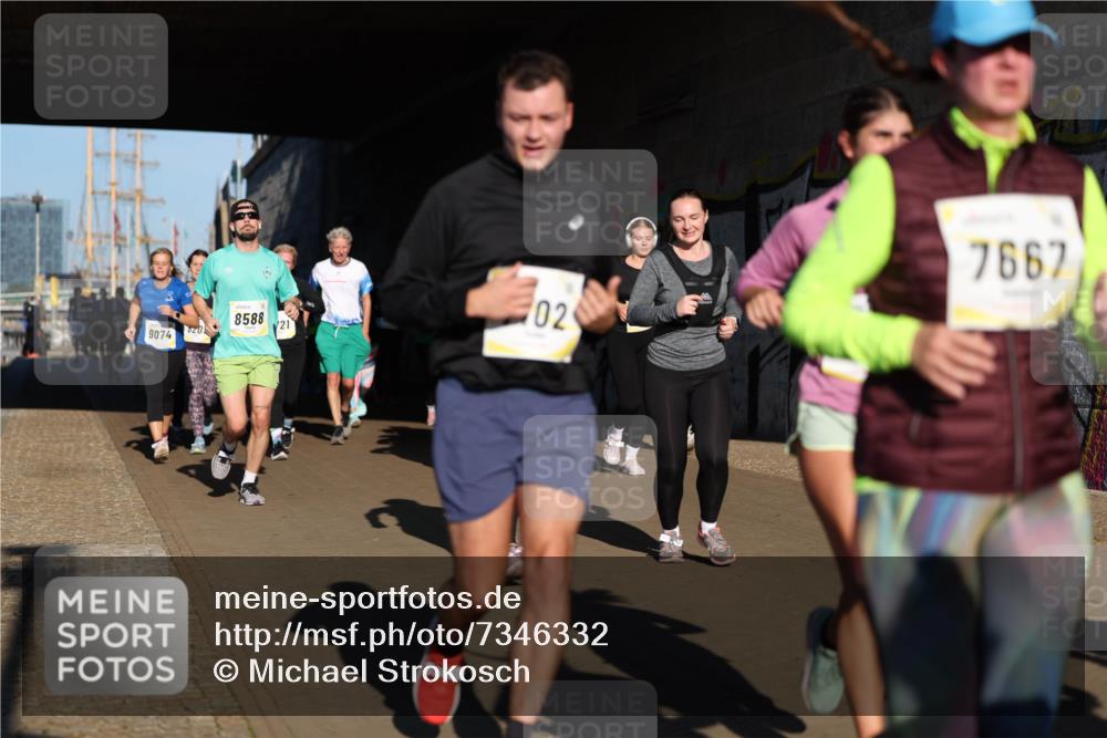 06.10.2024 - 19. swb-Marathon Bremen Michael Strokosch http://msf.ph/oto/7346332 06.10.2024 10:20:20 Laufen 8588, 02, 21, 20, 9074, 7667 meine-sportfotos.de