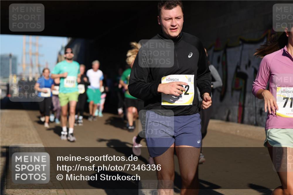 06.10.2024 - 19. swb-Marathon Bremen Michael Strokosch http://msf.ph/oto/7346336 06.10.2024 10:20:21 Laufen 2, 7 meine-sportfotos.de