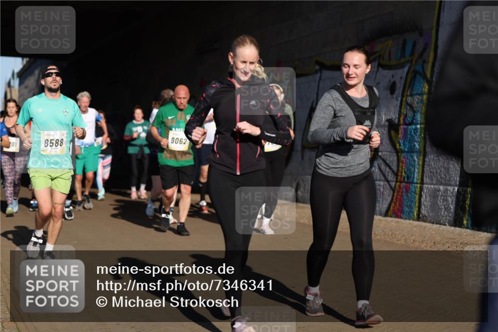 06.10.2024 - 19. swb-Marathon Bremen Michael Strokosch http://msf.ph/oto/7346341 06.10.2024 10:20:22 Laufen 01, 8588, 9062 meine-sportfotos.de