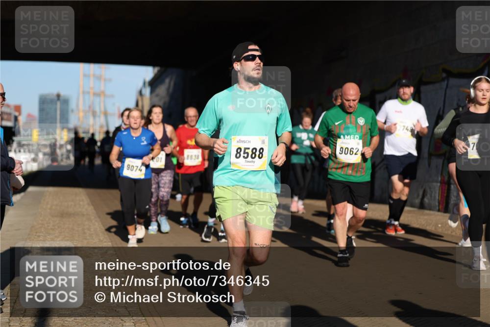06.10.2024 - 19. swb-Marathon Bremen Michael Strokosch http://msf.ph/oto/7346345 06.10.2024 10:20:23 Laufen 9074, 01, 8838, 8588, 9062, 748, 7 meine-sportfotos.de