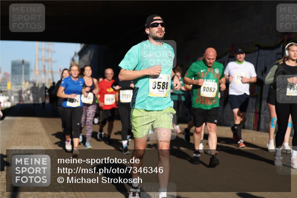 06.10.2024 - 19. swb-Marathon Bremen Michael Strokosch http://msf.ph/oto/7346346 06.10.2024 10:20:23 Laufen 713, 7721, 3588, 9062, 768 meine-sportfotos.de