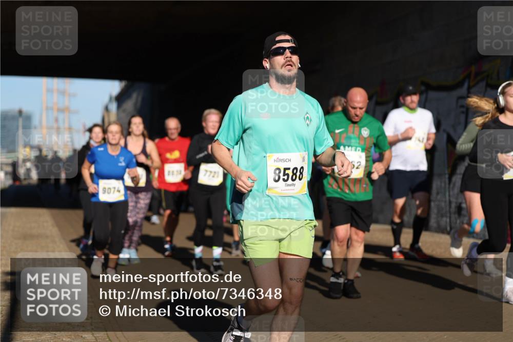 06.10.2024 - 19. swb-Marathon Bremen Michael Strokosch http://msf.ph/oto/7346348 06.10.2024 10:20:23 Laufen 5, 9074, 7721, 8588, 62 meine-sportfotos.de