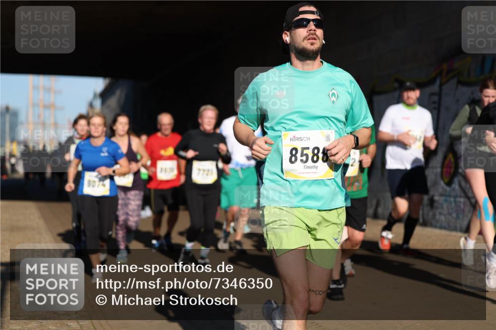 06.10.2024 - 19. swb-Marathon Bremen Michael Strokosch http://msf.ph/oto/7346350 06.10.2024 10:20:23 Laufen 8074, 7721, 8588, 2 meine-sportfotos.de