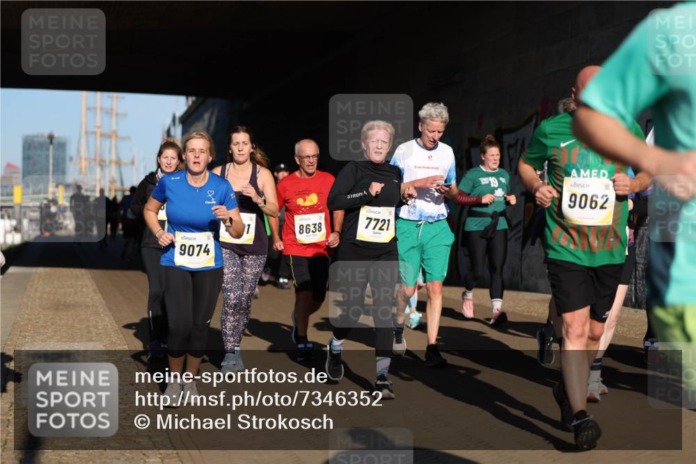 06.10.2024 - 19. swb-Marathon Bremen Michael Strokosch http://msf.ph/oto/7346352 06.10.2024 10:20:24 Laufen 9074, 8638, 7721, 9062 meine-sportfotos.de