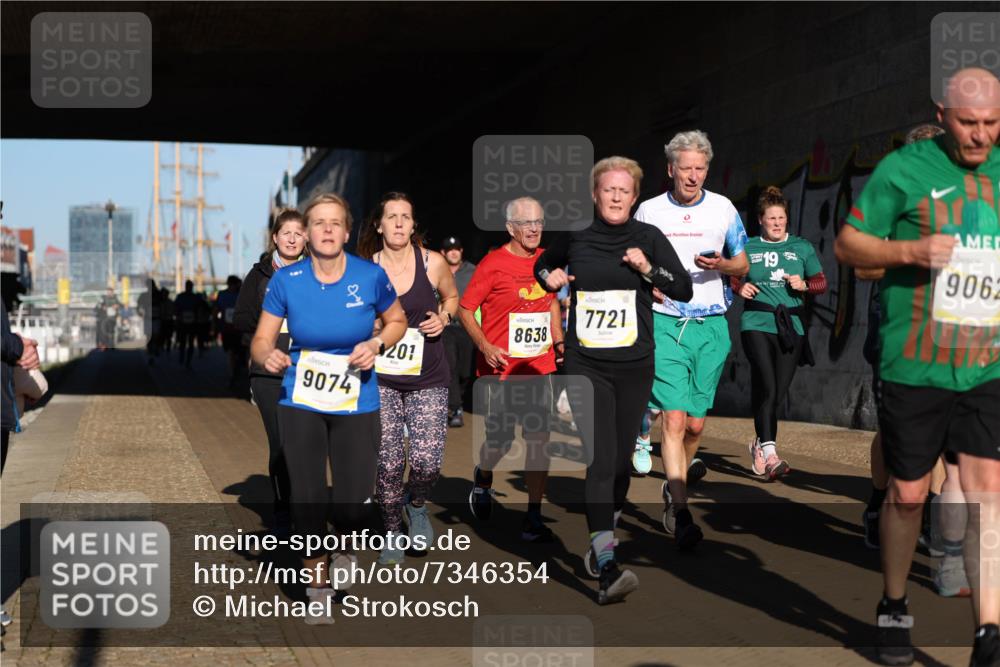 06.10.2024 - 19. swb-Marathon Bremen Michael Strokosch http://msf.ph/oto/7346354 06.10.2024 10:20:24 Laufen 9074, 201, 8638, 7721, 335, 19, 9062 meine-sportfotos.de