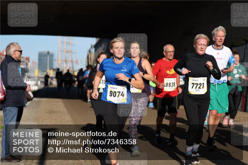 06.10.2024 - 19. swb-Marathon Bremen Michael Strokosch http://msf.ph/oto/7346358 06.10.2024 10:20:25 Laufen 19, 9074, 8638, 7721, 2 meine-sportfotos.de