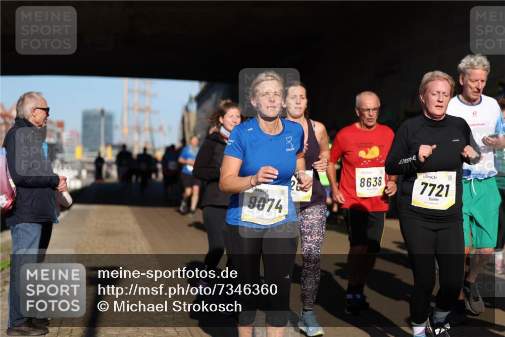 06.10.2024 - 19. swb-Marathon Bremen Michael Strokosch http://msf.ph/oto/7346360 06.10.2024 10:20:25 Laufen 9074, 8638, 7721 meine-sportfotos.de