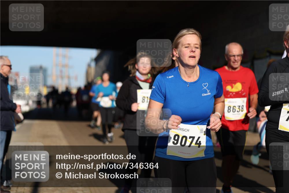 06.10.2024 - 19. swb-Marathon Bremen Michael Strokosch http://msf.ph/oto/7346364 06.10.2024 10:20:26 Laufen 81, 9074, 15, 8638 meine-sportfotos.de