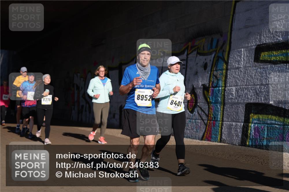 06.10.2024 - 19. swb-Marathon Bremen Michael Strokosch http://msf.ph/oto/7346383 06.10.2024 10:20:31 Laufen 716, 8378, 8952, 8401 meine-sportfotos.de