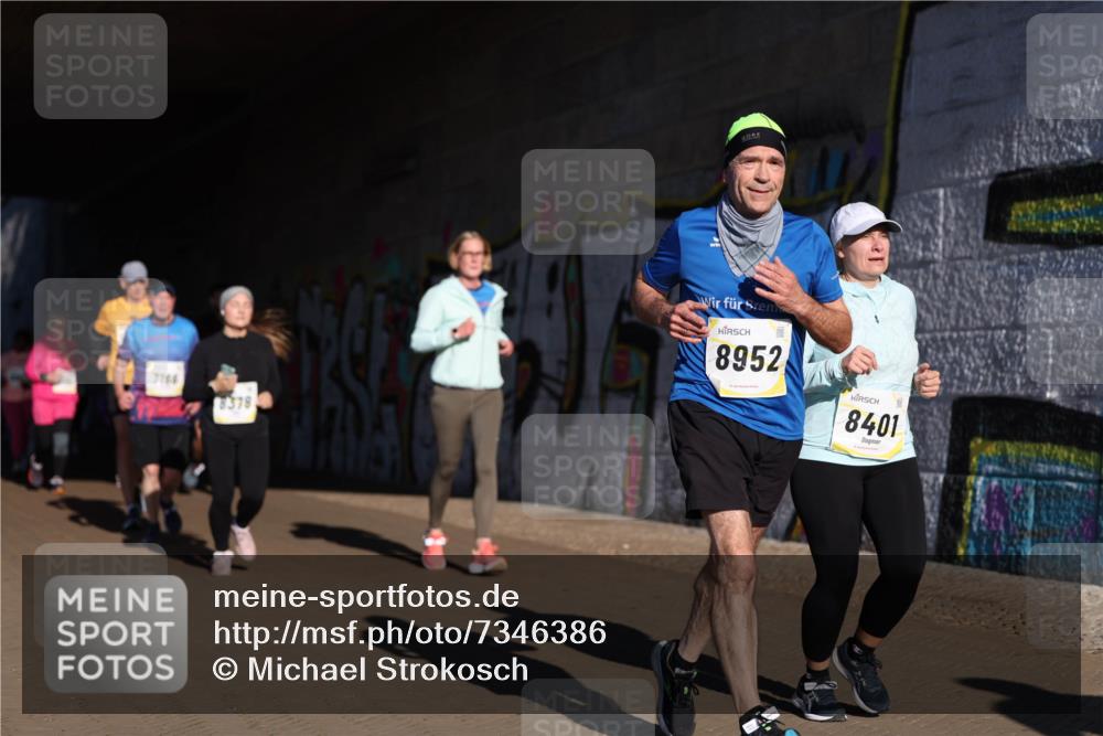 06.10.2024 - 19. swb-Marathon Bremen Michael Strokosch http://msf.ph/oto/7346386 06.10.2024 10:20:31 Laufen 7166, 8378, 8952, 8401 meine-sportfotos.de